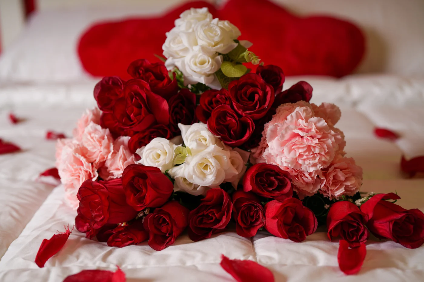 Valentine’s boudoir studio set now available for hire 🌹