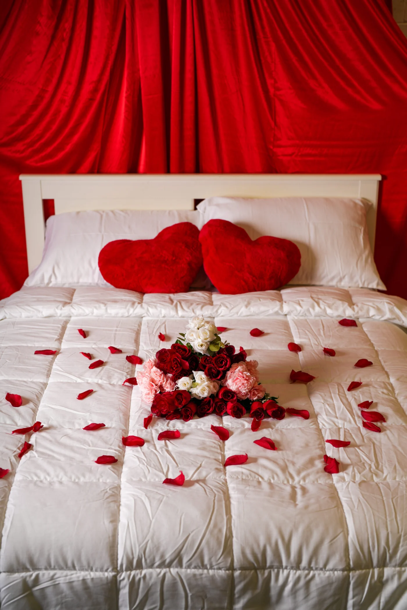 Valentine’s boudoir studio set now available for hire 🌹